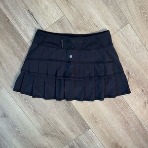 Lululemon Athletica Black Pleated Skirt Size 6